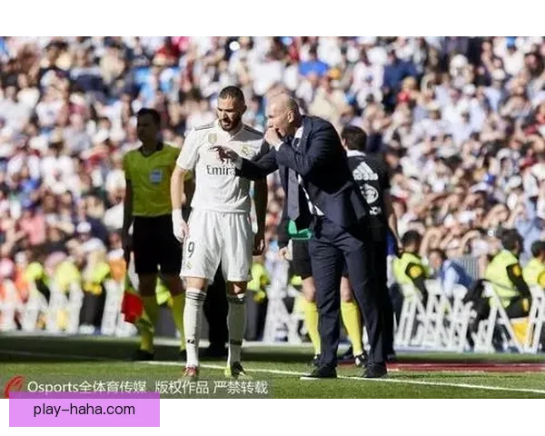 厄瓜多尔主帅贝卡切切现身切尔西主场观赛并与中场核心凯塞多亲切合影